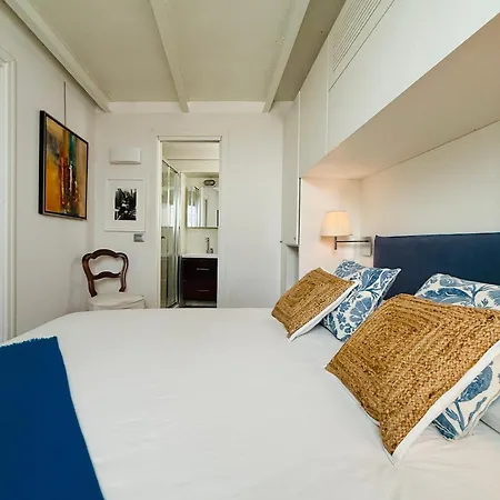 Апартаменты Comecasa Two-bedroom House On The Harbor *